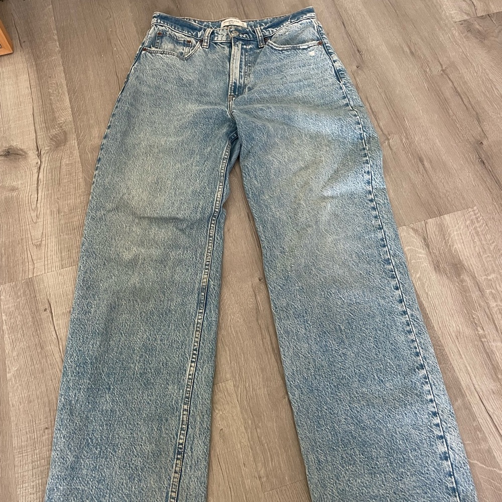 Abercrombie & Fitch Light Wash Wide-Leg Jeans